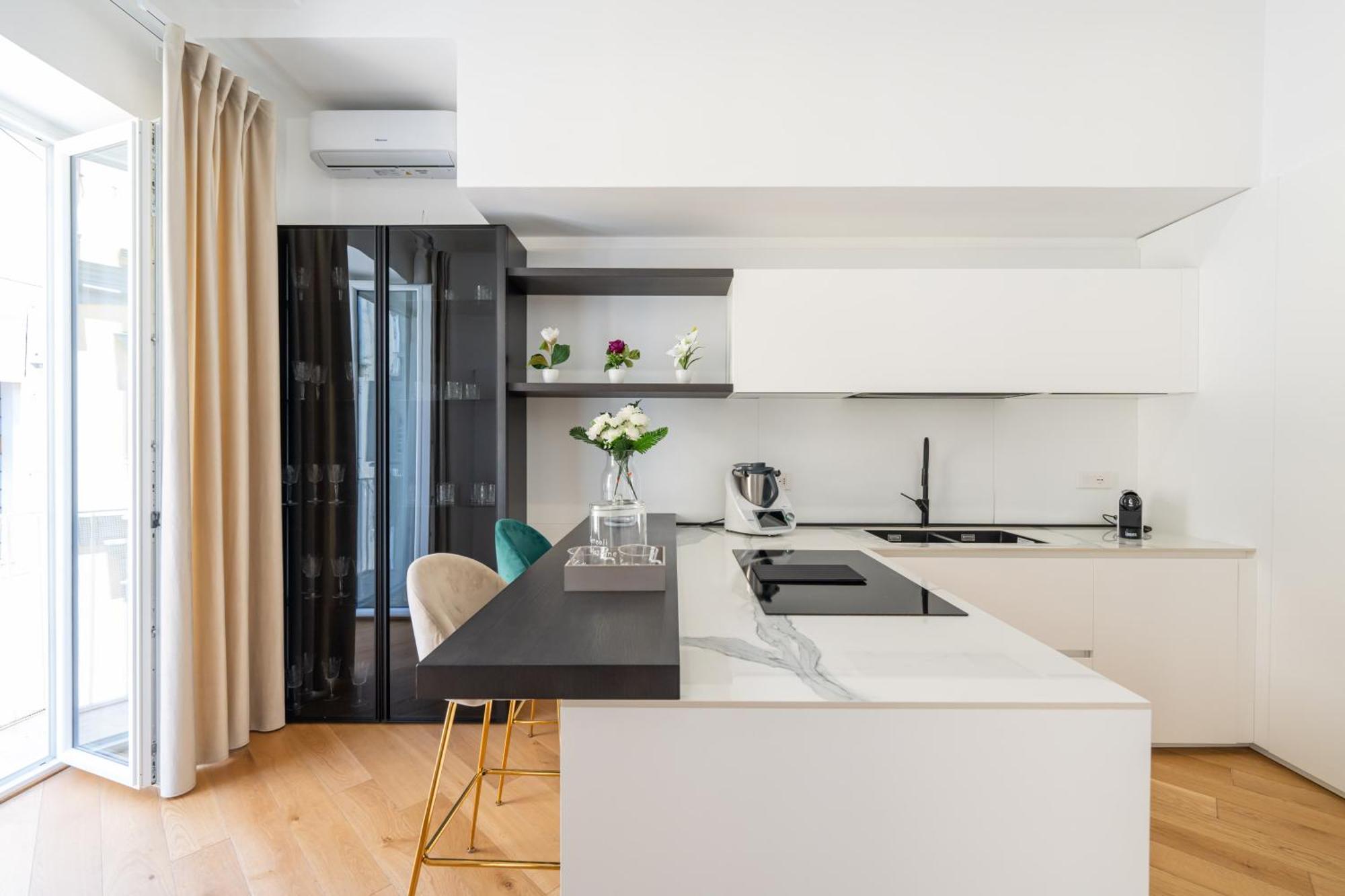 Aristocrat Chiaia Bridge Apartment Naples Exterior photo