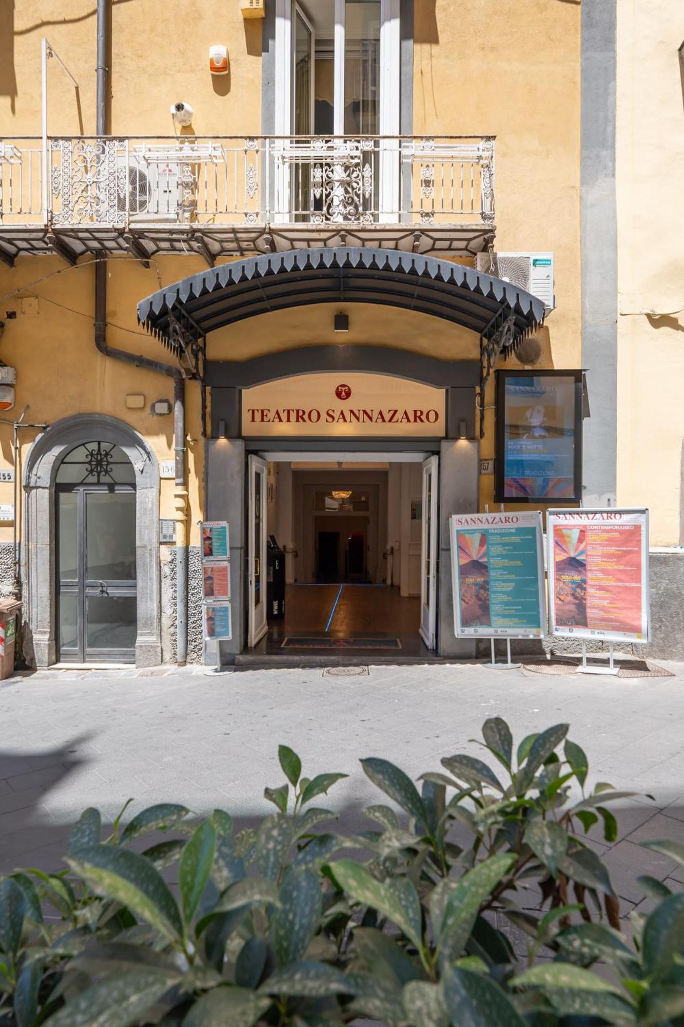 Aristocrat Chiaia Bridge Apartment Naples Exterior photo
